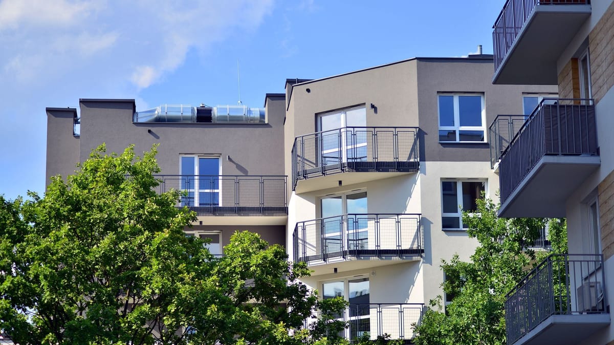 Ein Mehrparteienhaus in Gräfelfing, welches eine Reinigung benötigt