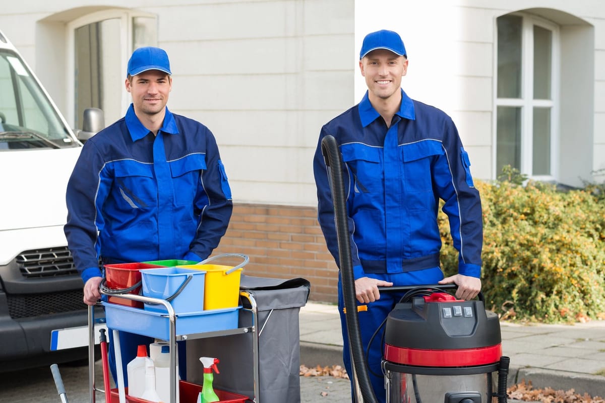 Zwei Hausmeister im Einsatz in Emmering