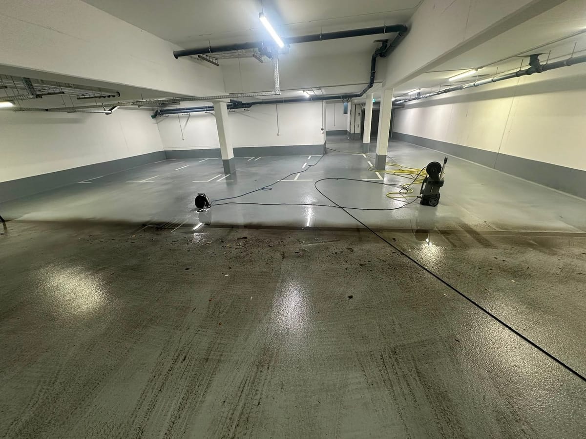 Professionelle Reinigung einer Tiefgarage in pasing