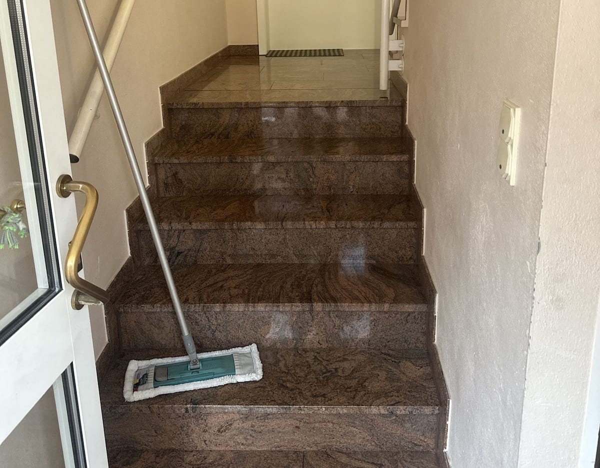 Wöchentliche Treppenhausreinigung in Fürstenfeldbruck