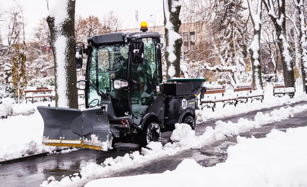 Winterdienst in Karlsfeld – professionelles Schneeräumen und Streuen